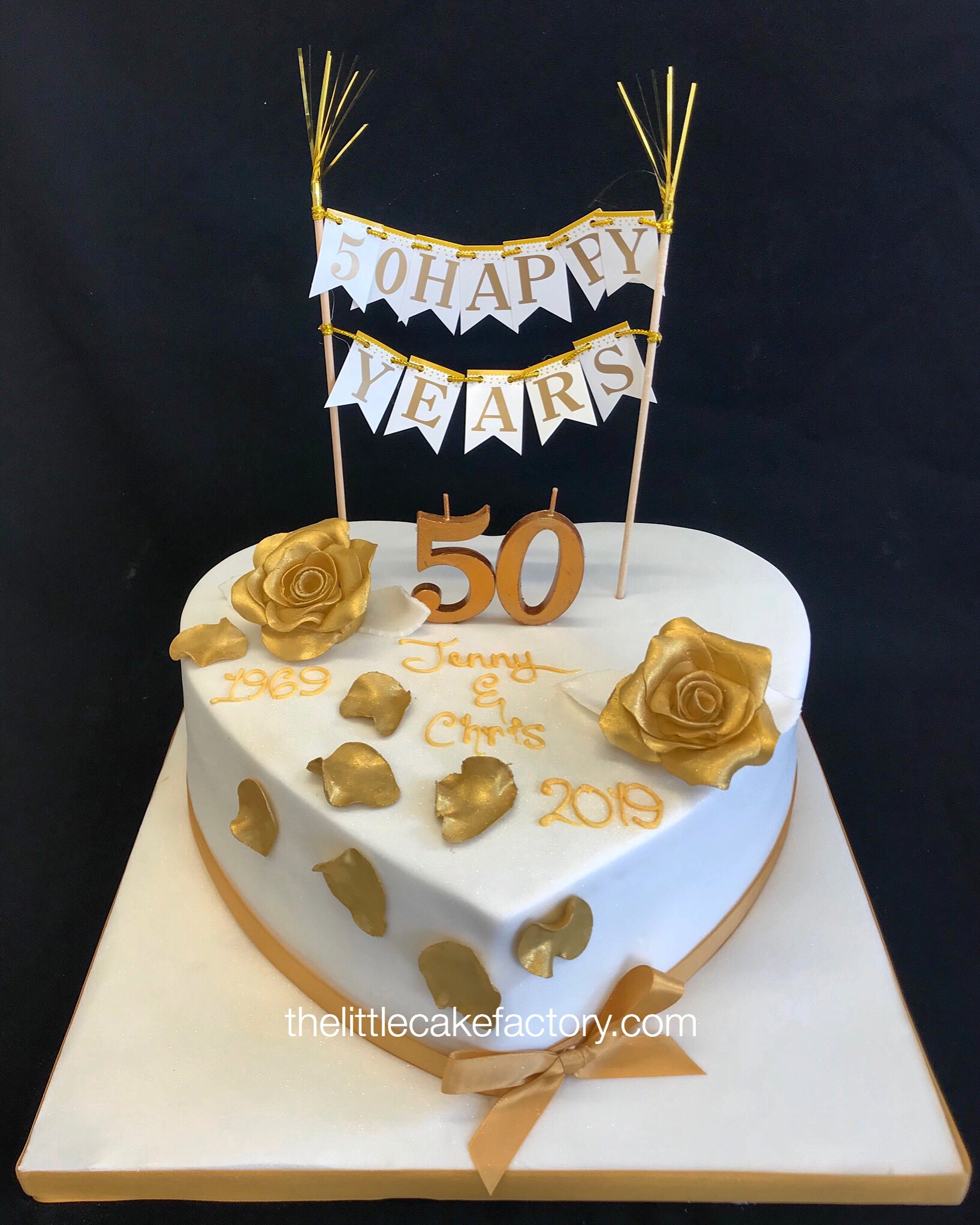 golden heart anniversary Cake | Celebration Cakes