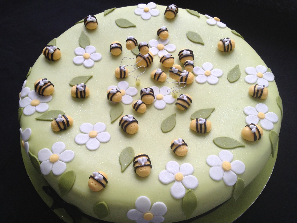 Bee Cake Cake |  Cakes