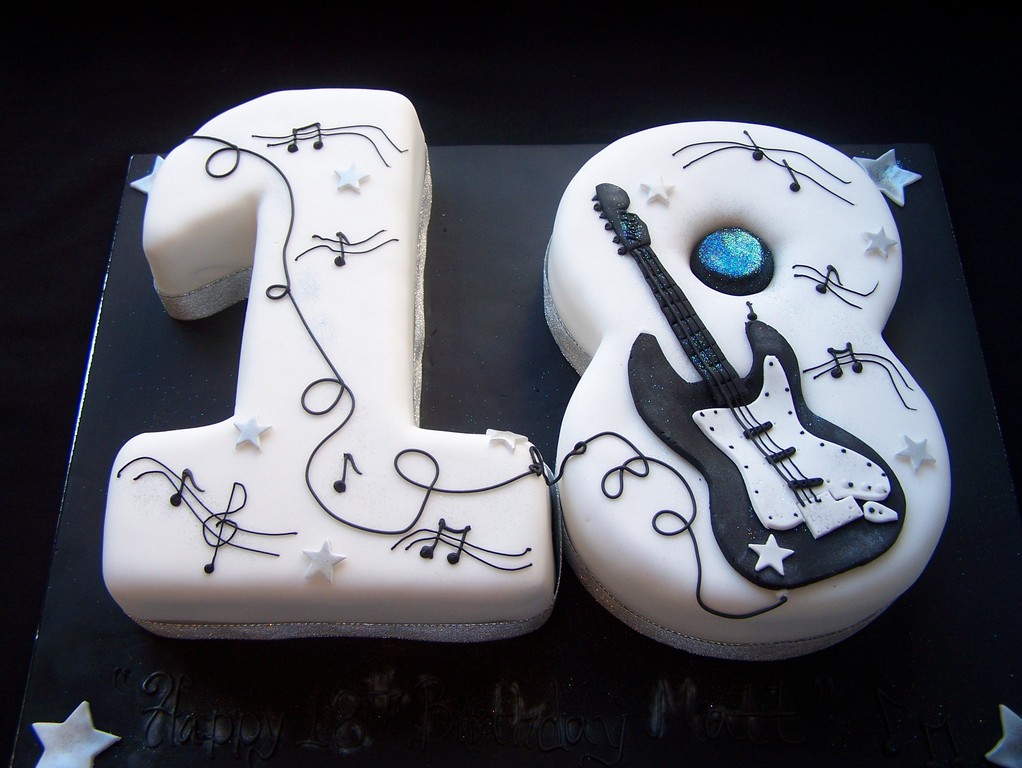Guitar 18 Cake |  Cakes