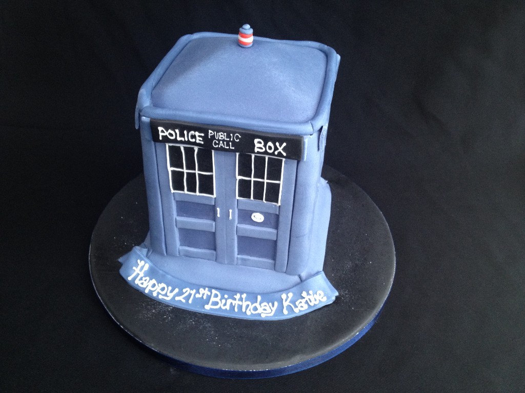Dr Who Tardis Cake |  Cakes