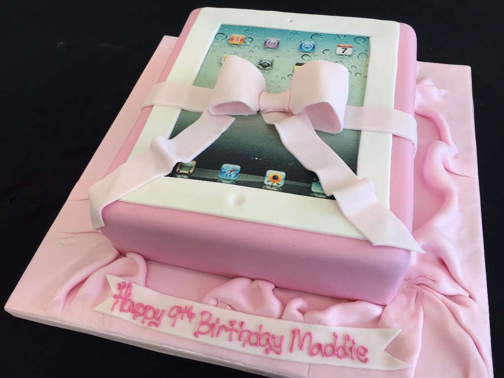 Pink iPad 2 Cake |  Cakes