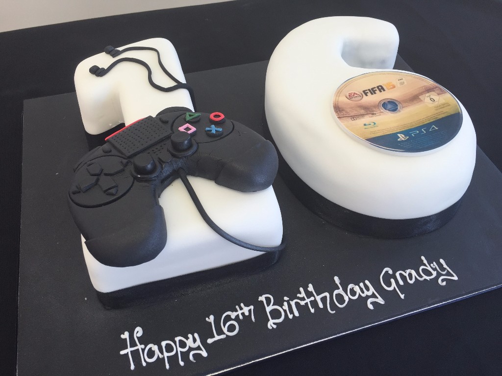PS4 16 Cake |  Cakes